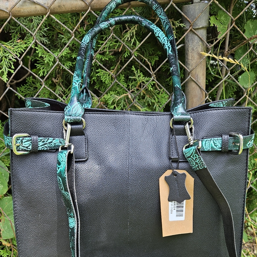 NWT* Hand-painted leather Black bag. Green Floral Design Handle, Strap Purse (Gd